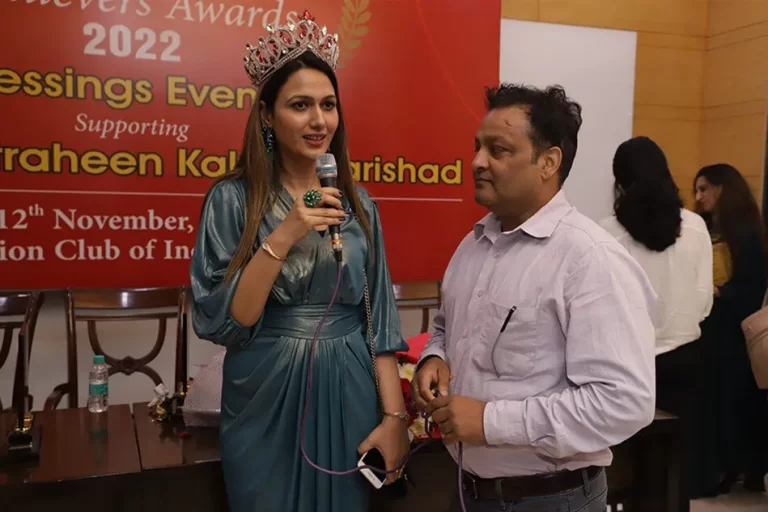 komal nirula in women achiever award